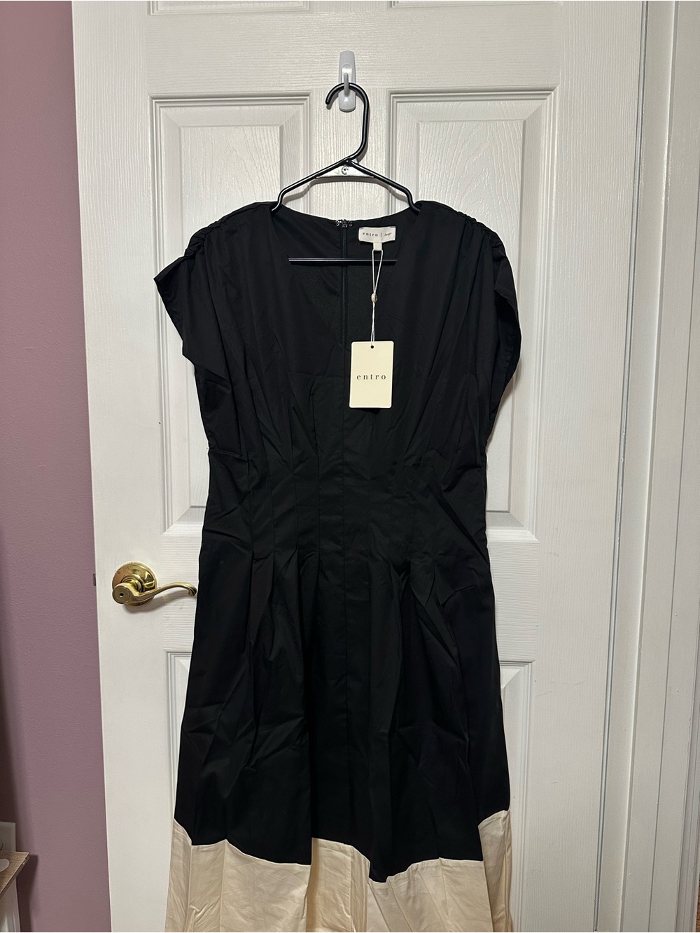 Entro Large NWT Two-Tone Black and Cream Midi Dress - Picture 2 of 5